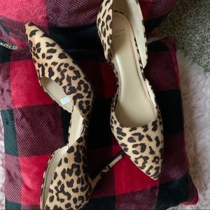 Leopard print pumps